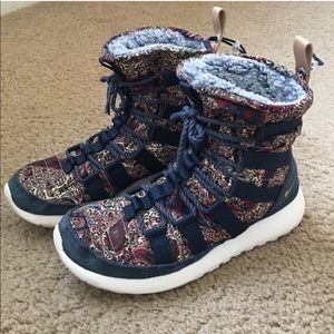 Nike Roshe Run Hi Sneaker Boot